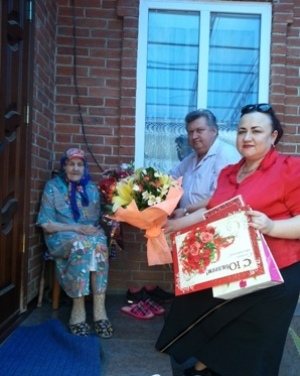 Жительницу станицы Ханская поздравили со столетним юбилеем