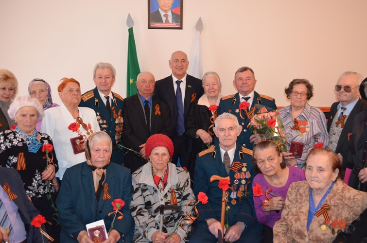 Торжественное вручение юбилейных медалей, посвященных 70-летию Великой Победы, ветеранам 19-го избирательного округа  