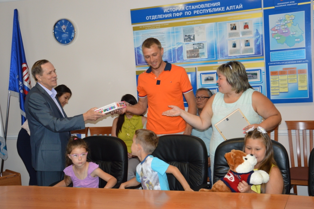 В Республике Алтай выплаты из средств материнского капитала превысили 8-миллиардный рубеж 