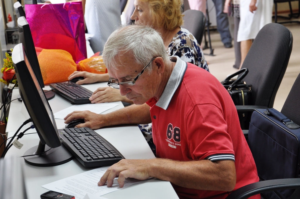 Пожилые интернет-серферы выяснили, кто из них самый продвинутый: на Алтае состоялся чемпионат по компьютерному многоборью среди пенсионеров