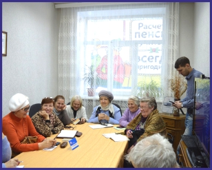 В ногу со временем: обучение компьютерной грамотности алтайских пенсионеров продолжается