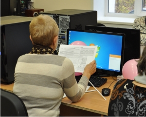 Первый раз в новый класс: этой осенью более трех тысяч неработающих пенсионеров пройдут курсы компьютерной грамотности 