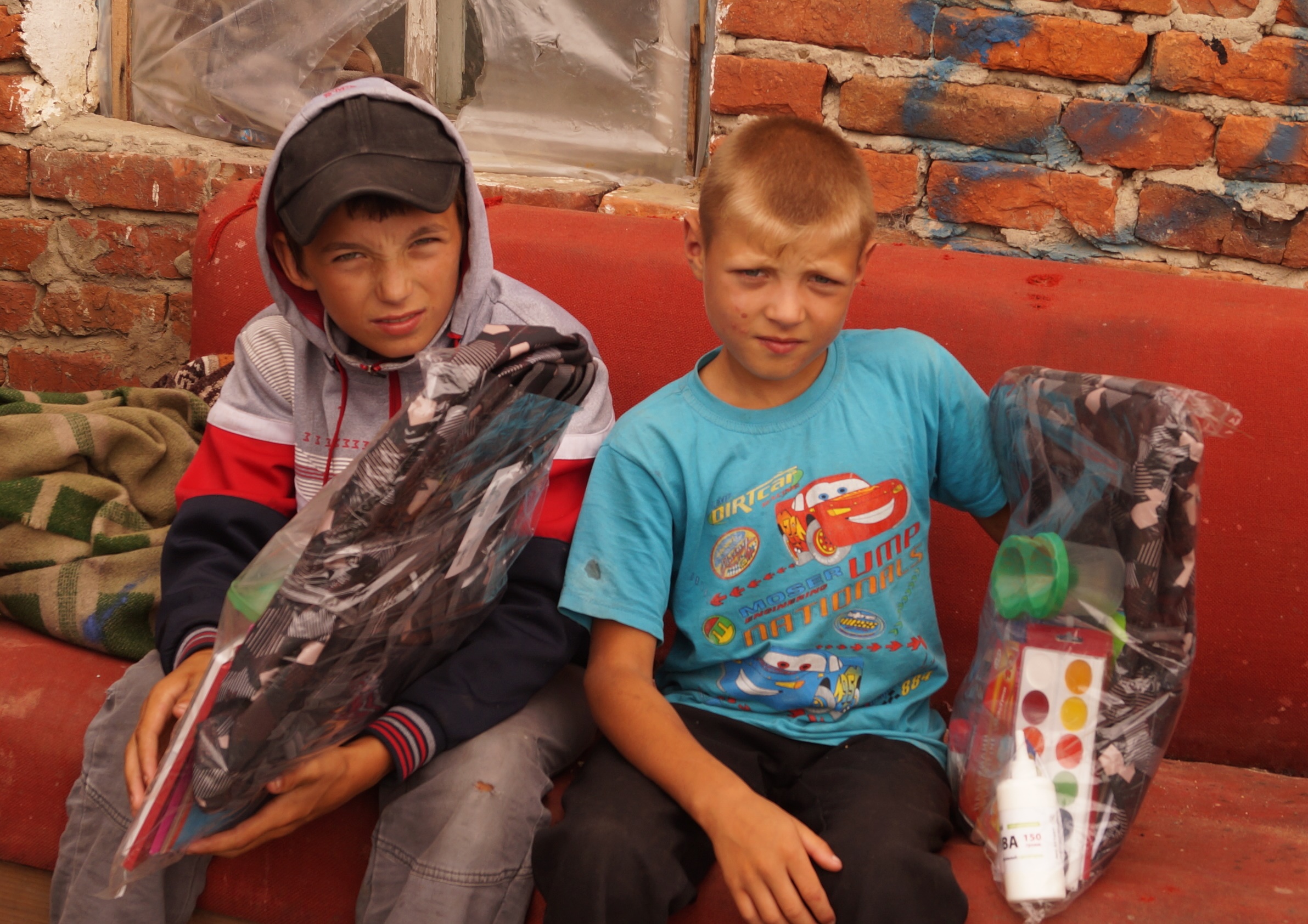 Скоро в школу: отдел Пенсионного фонда в Немецком национальном районе один из первых принял участие в благотворительной акции