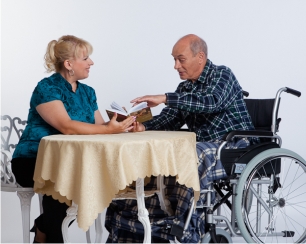 За каждый год ухода за 80-летним гражданином или инвалидом полагаются пенсионные баллы