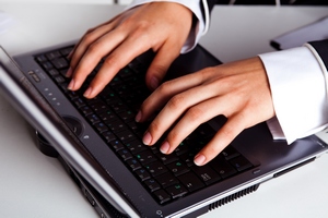 С 2015 года отчетность в органы ПФР нужно представлять в электронном виде, если численность сотрудников в организации превышает 25 человек