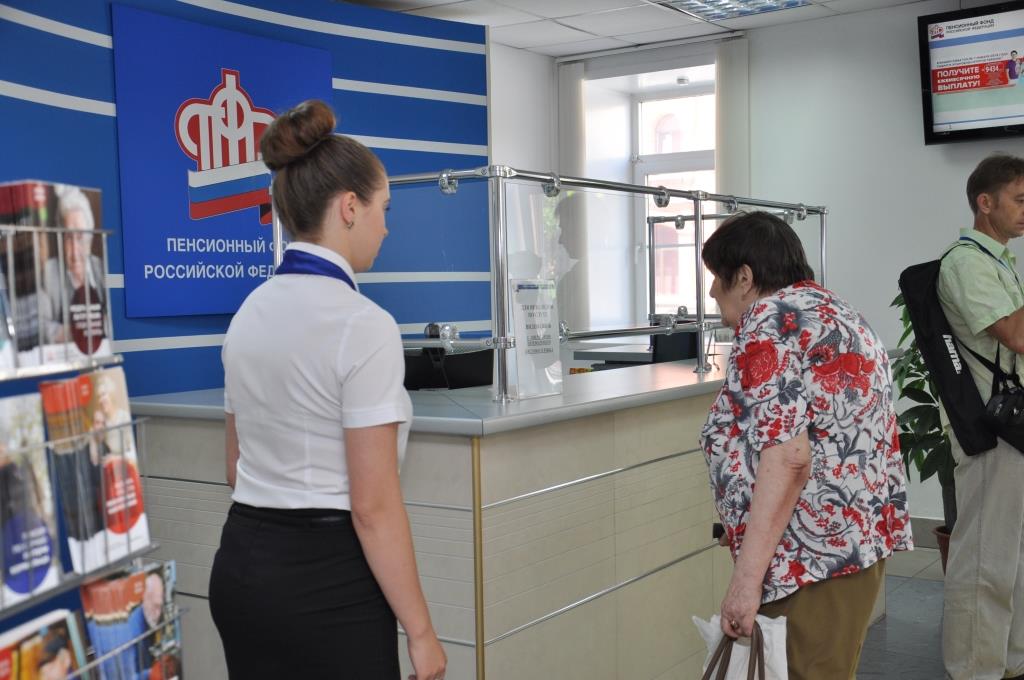 Более 216,5 тысяч астраханцев обратились в клиентские службы в первом полугодии