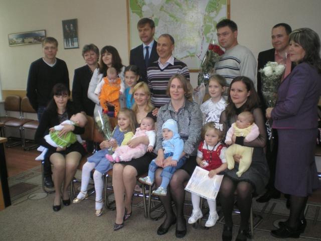 Многодетные мамы и мамы детей-инвалидов  могут выйти на пенсию в 50 лет