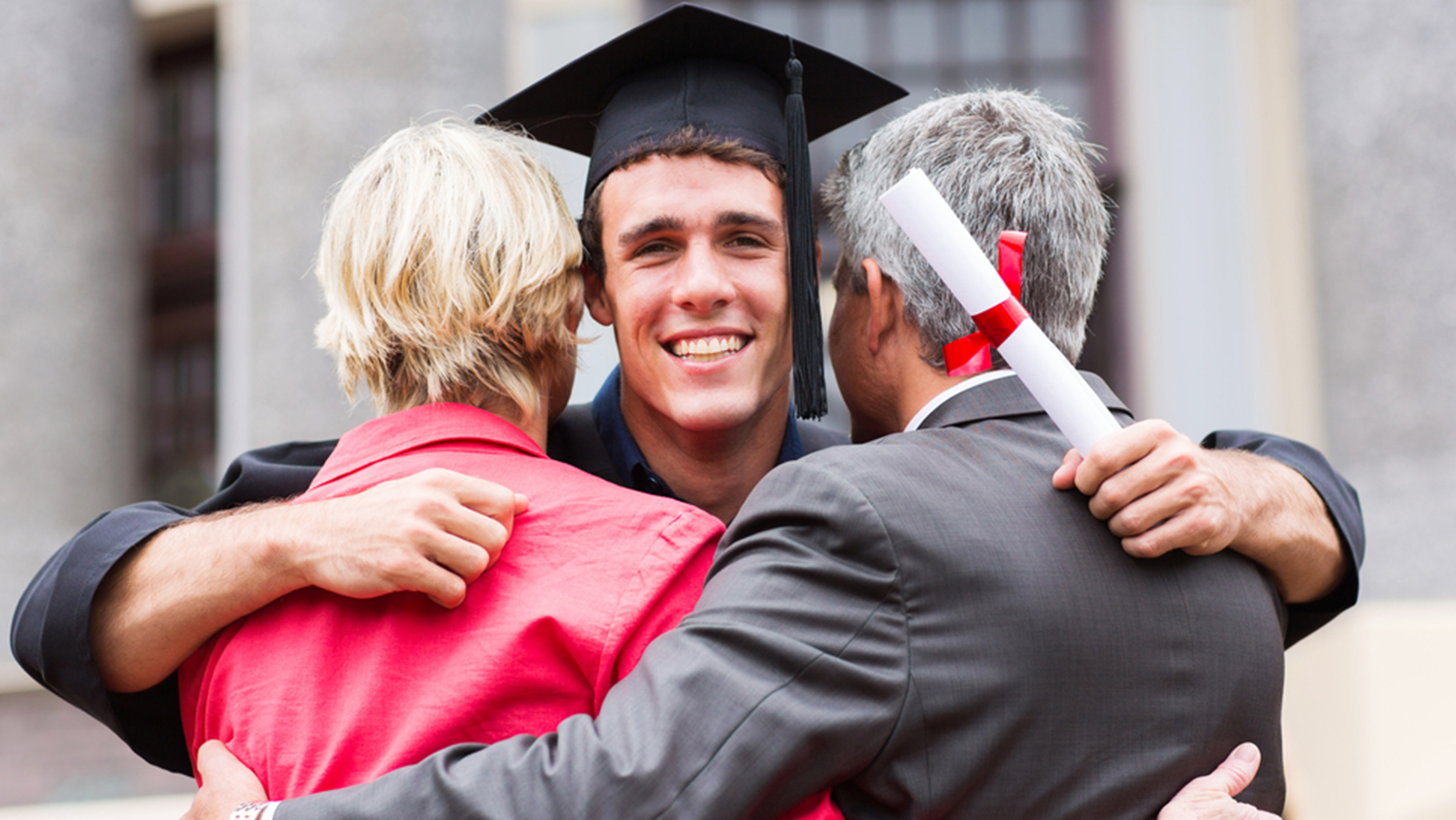 Пенсионеры - родители студентов имеют право на получение повышенной фиксированной выплаты к страховой пенсии