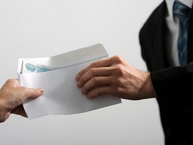 В городах и районах Челябинской области работают телефоны доверия по фактам выплаты «серой» заработной платы