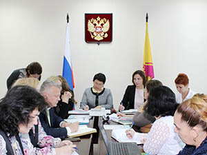 В Приемной Президента РФ в Чувашии проведена  «горячая  линия» ко Дню пожилых людей