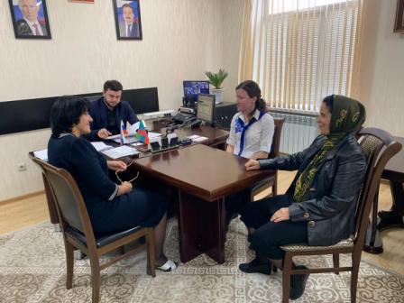 В ходе личного приёма начальник УОПФР в г. Дагестанское Огни Разахан Разаханов дал разъяснения всем посетителям