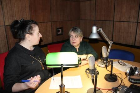 Сегодня заместитель начальника Отдела социальных выплат ГУ – ОПФР про РД Гульжаган Сулейманова ответила на многочисленные вопросы радиослушателей по теме МСК