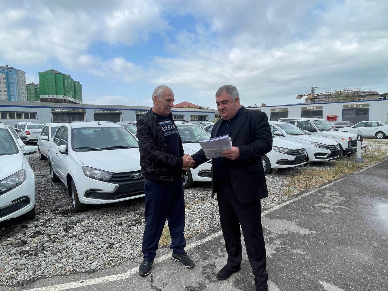 17 жителей Республики Дагестан, которые пострадали на производстве, получили новые автомобили Lada Granta от регионального Отделения Социального фонда России