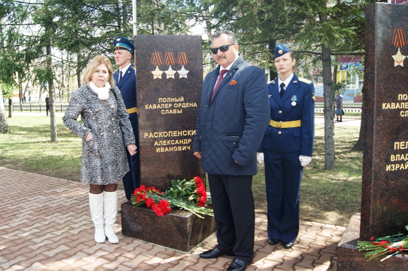 Управляющий отделением Пенсионного фонда  по ЕАО Виктор Тугаринов  принял участие в церемонии открытия Аллеи Героев