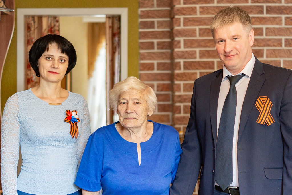 От благодарных потомков