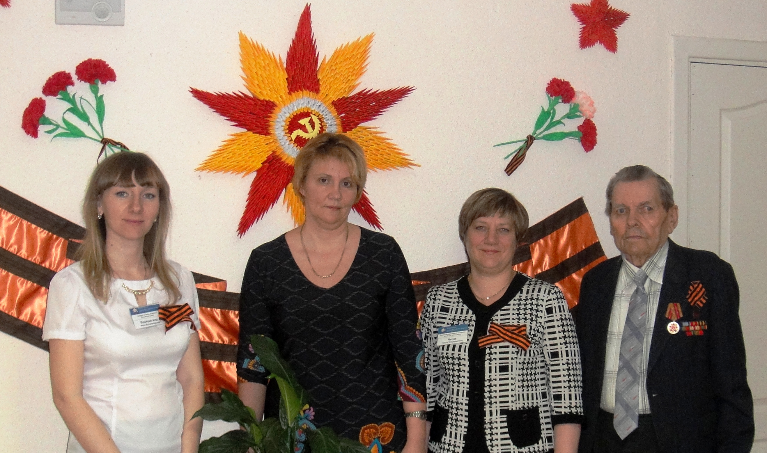 Специалисты Управления ПФР поздравили  хабаровских ветеранов с Днем Победы