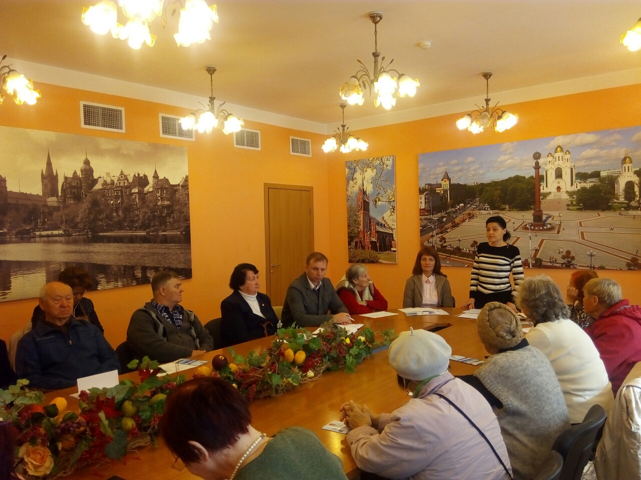 Сотрудники регионального отделения Пенсионного фонда рассказали ветеранам о единовременной выплате