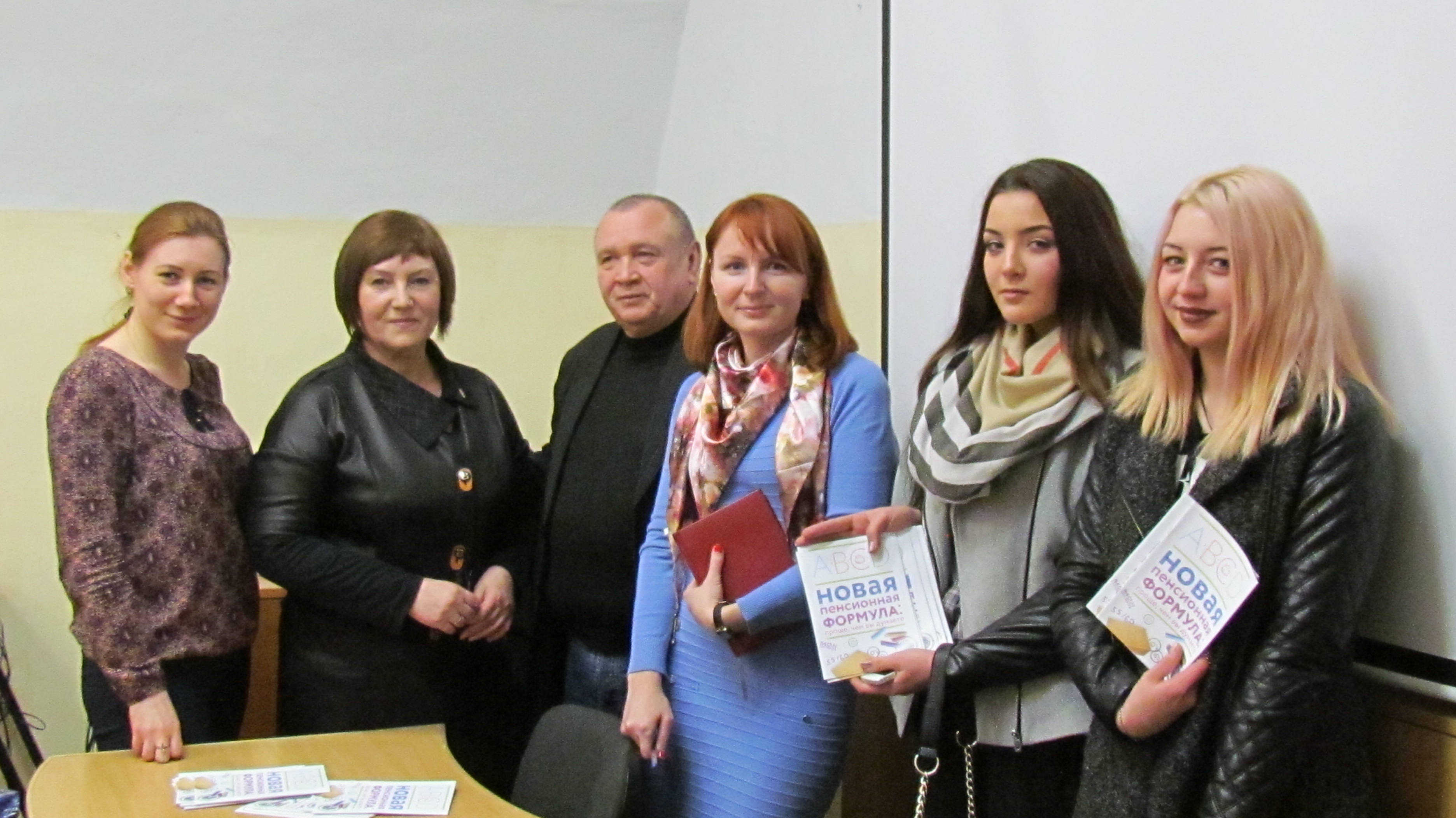 Управляющий провела открытый урок в институте 