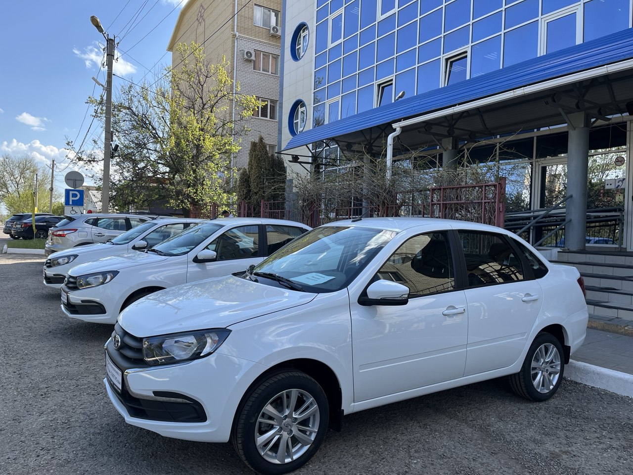 Пострадавшие на производстве жители региона получили новые автомобили от Отделения СФР по Республике Калмыкия