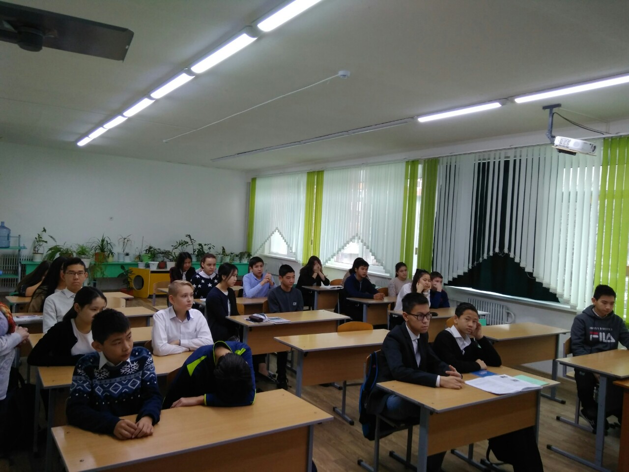 Представитель ОПФР провела урок пенсионной грамотности для элистинских школьников