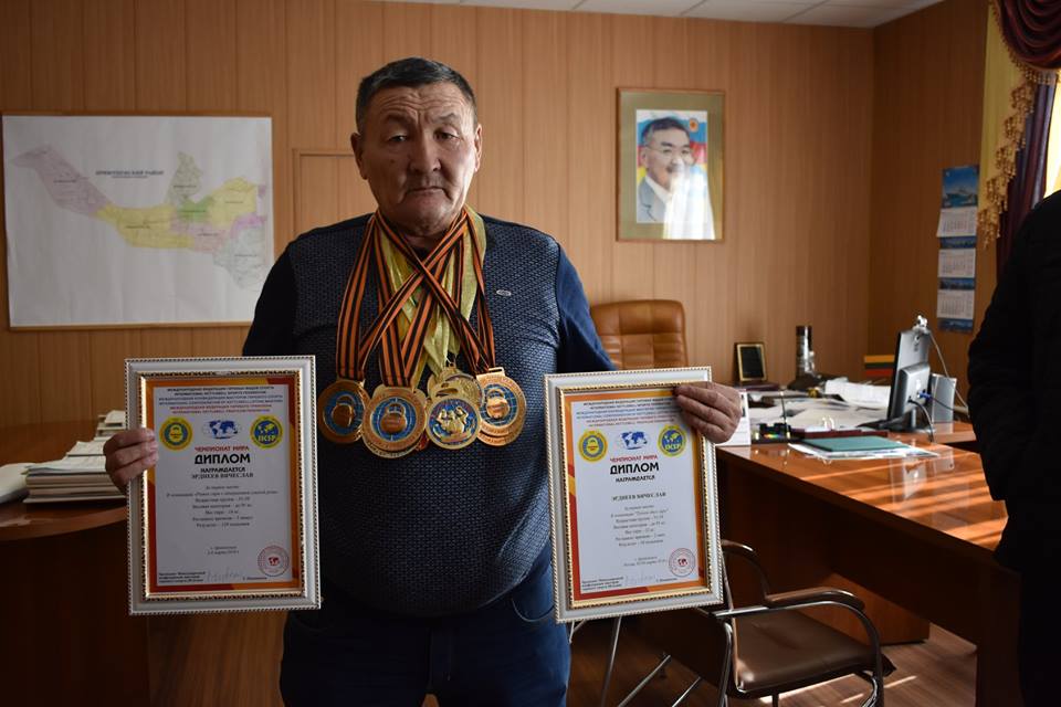 Пенсионер из Калмыкии стал чемпионом мира по гиревому спорту