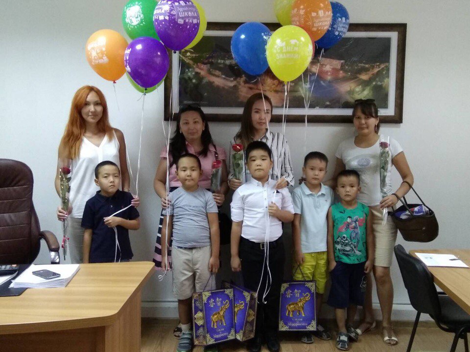 Столичное УПФР поздравило первоклашек с Днем знаний