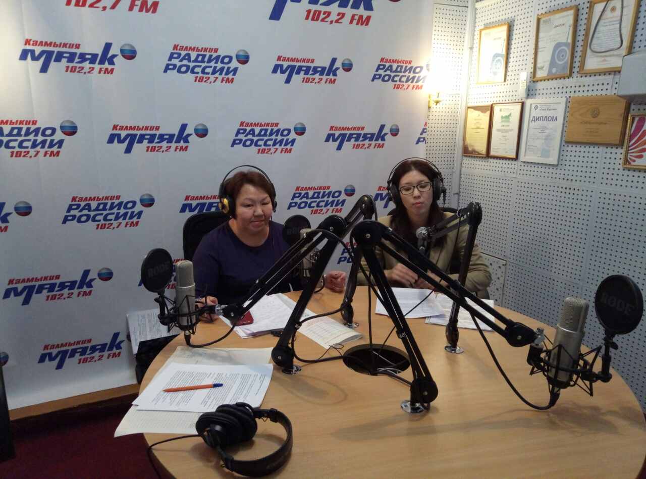 На «Радио Калмыкии» прошел прямой эфир с участием специалистов ПФР