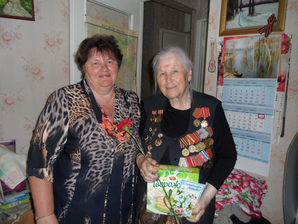 УПФР в Людиновском районе и Союз пенсионеров России поздравили ветеранов и инвалидов ВОВ.