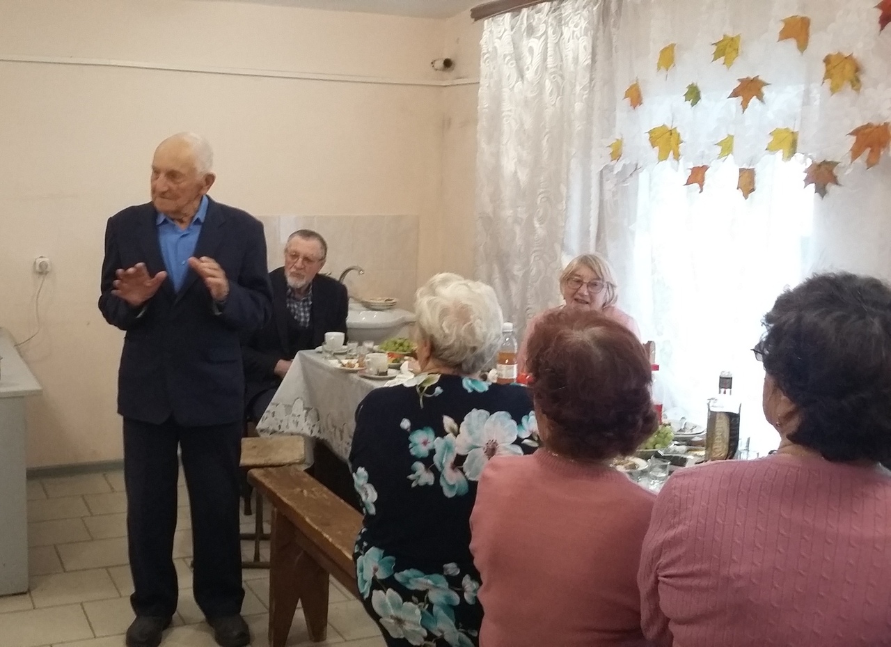 Боровских пенсионеров поздравили с праздником Днем пожилого человека