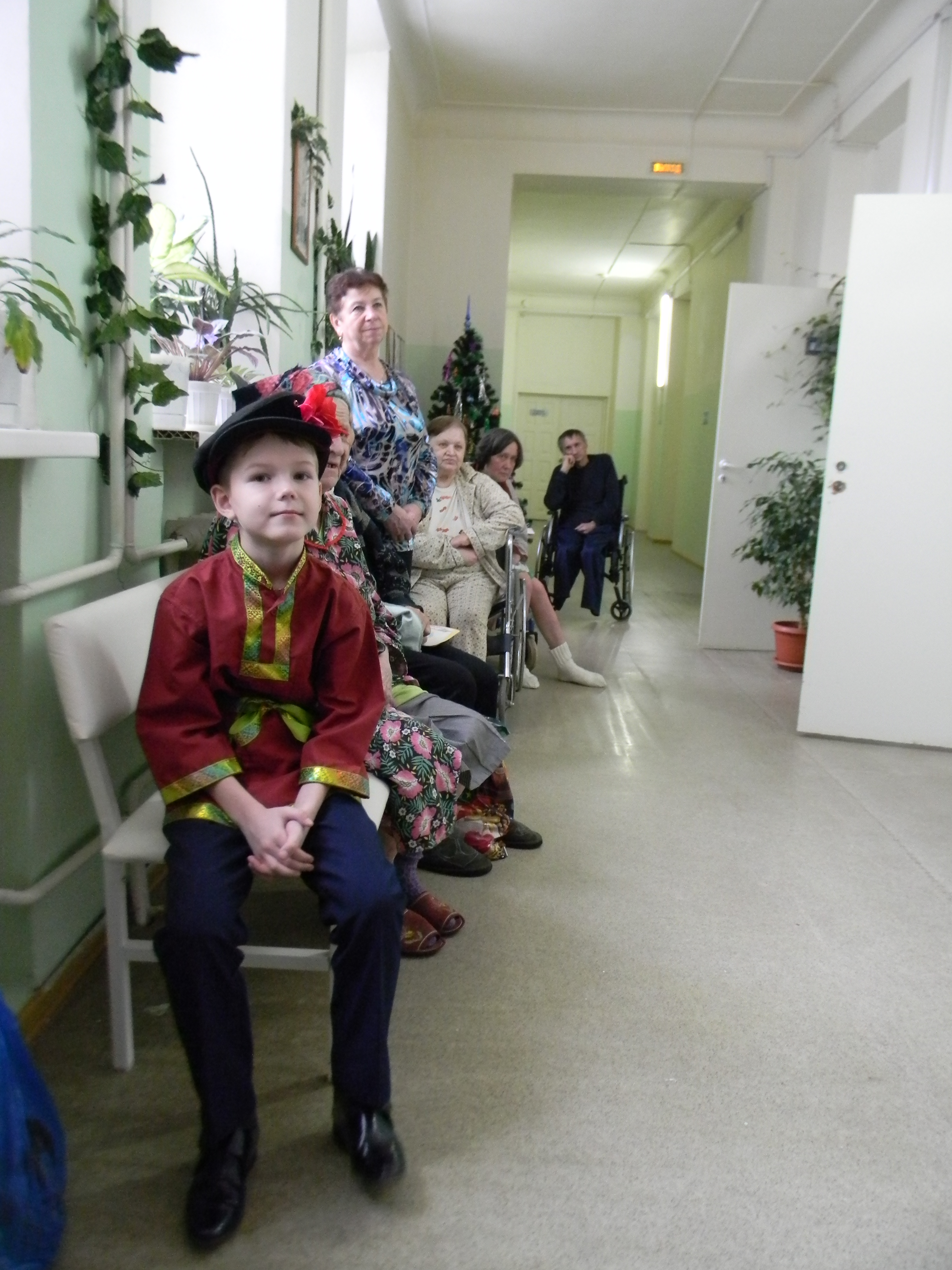 Активисты Совета ветеранов совместно с руководителями Пенсионного фонда в Боровском районе посетили отделение сестринского ухода Ермолинской больницы.