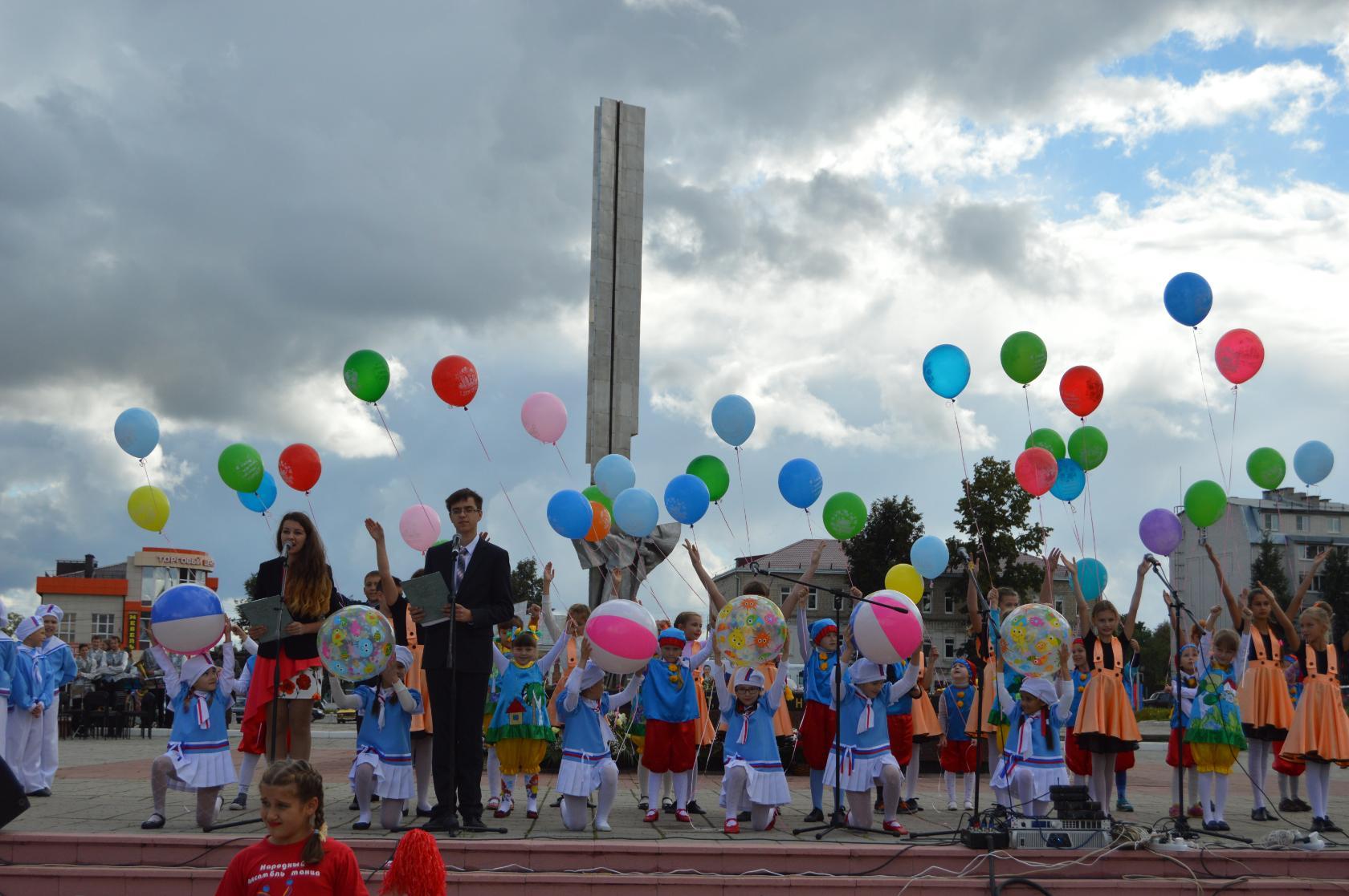 Работники Управления ПФР в Людиновском районе Калужской области приняли участие в праздничном мероприятии,  посвященном Дню города и Дню освобождения города Людиново от немецко-фашистских захватчиков.