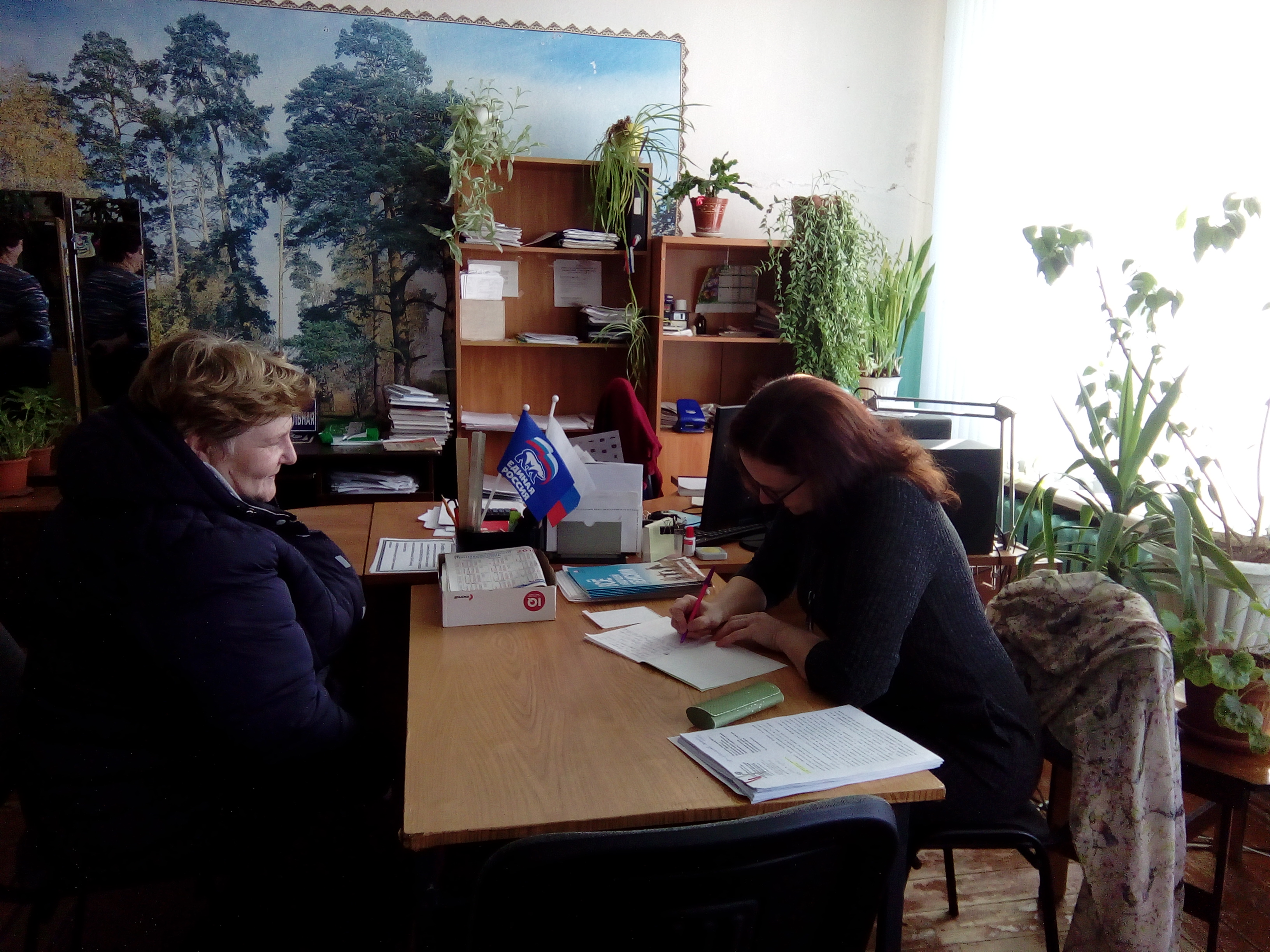 Выездной прием провели сотрудники клиентской службы в Юхновском районе