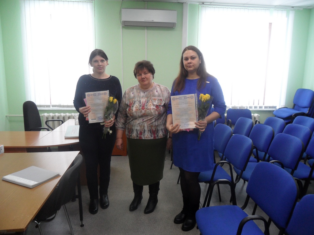 В Дзержинском и Людиновском Управлениях ПФР были вручены юбилейные сертификаты на материнский капитал.