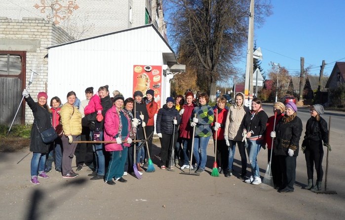 Экологический десант Управления ПФР в Людиновском районе (межрайонного) принял участие в субботнике