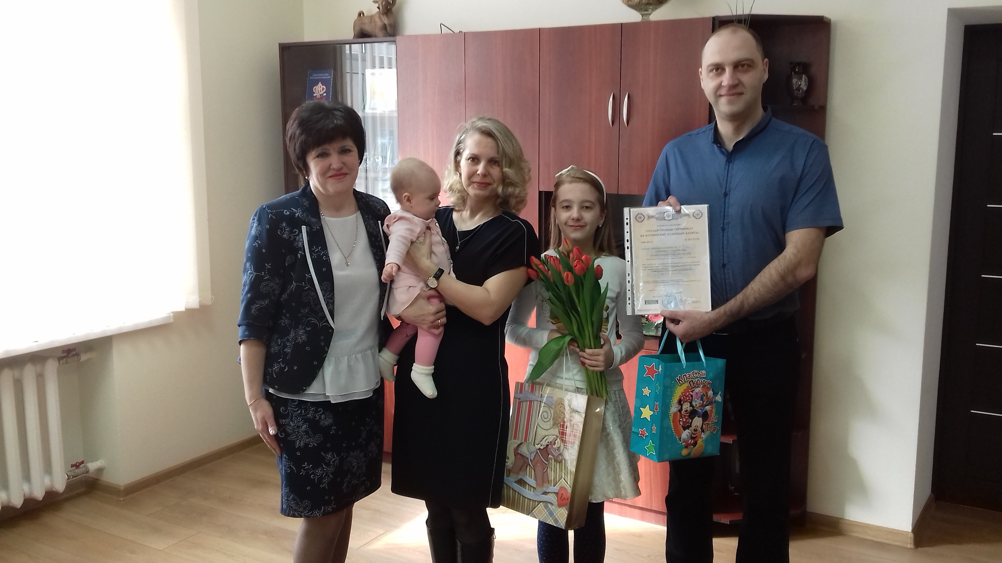 В Управлении ПФР г. Калуга вручили 18 тысячный сертификат на получение материнского(семейного) капитала