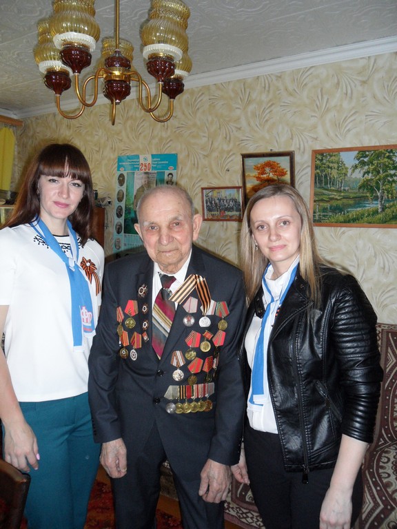 Коллектив Управления ПФР в Людиновском районе посетил ветеранов и инвалидов Великой отечественной войны