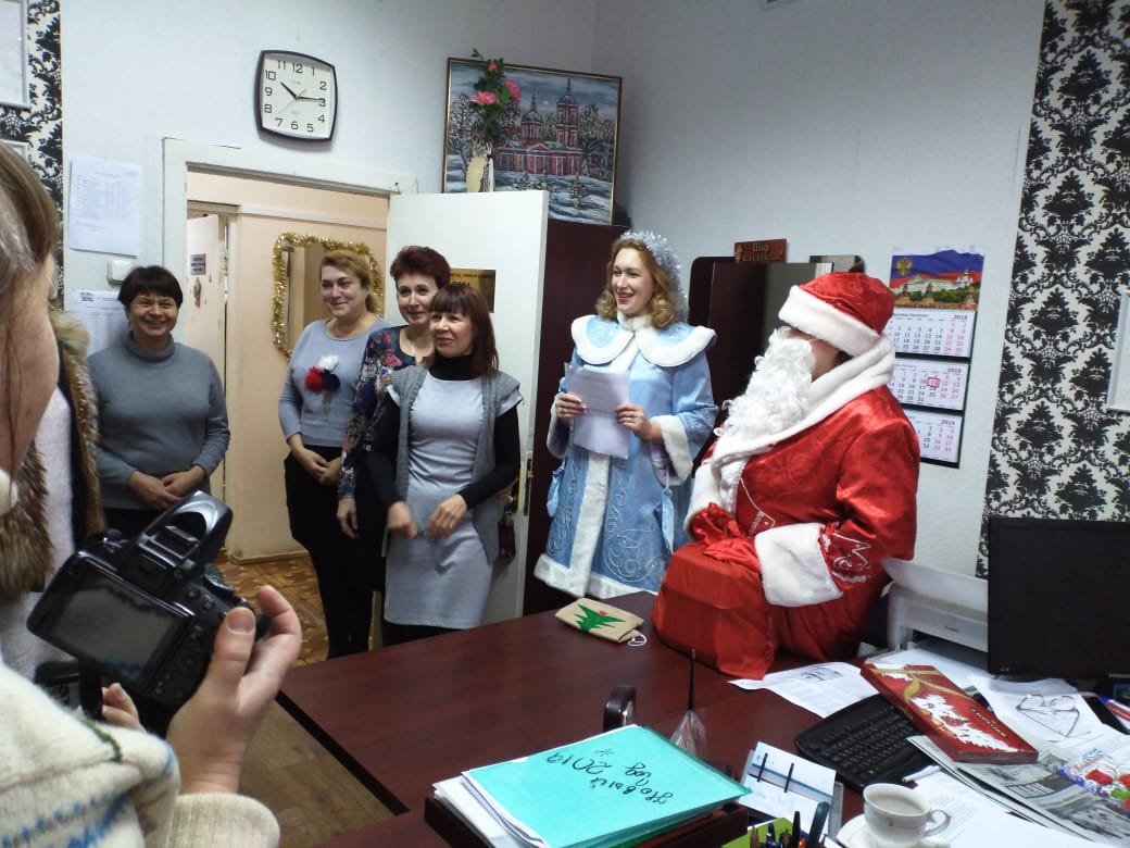 Сотрудники Управления ПФР в Малоярославецком районе поздравили коллектив редакции «Маяк» и «Малоярославецкий край» с Днем российской печати.