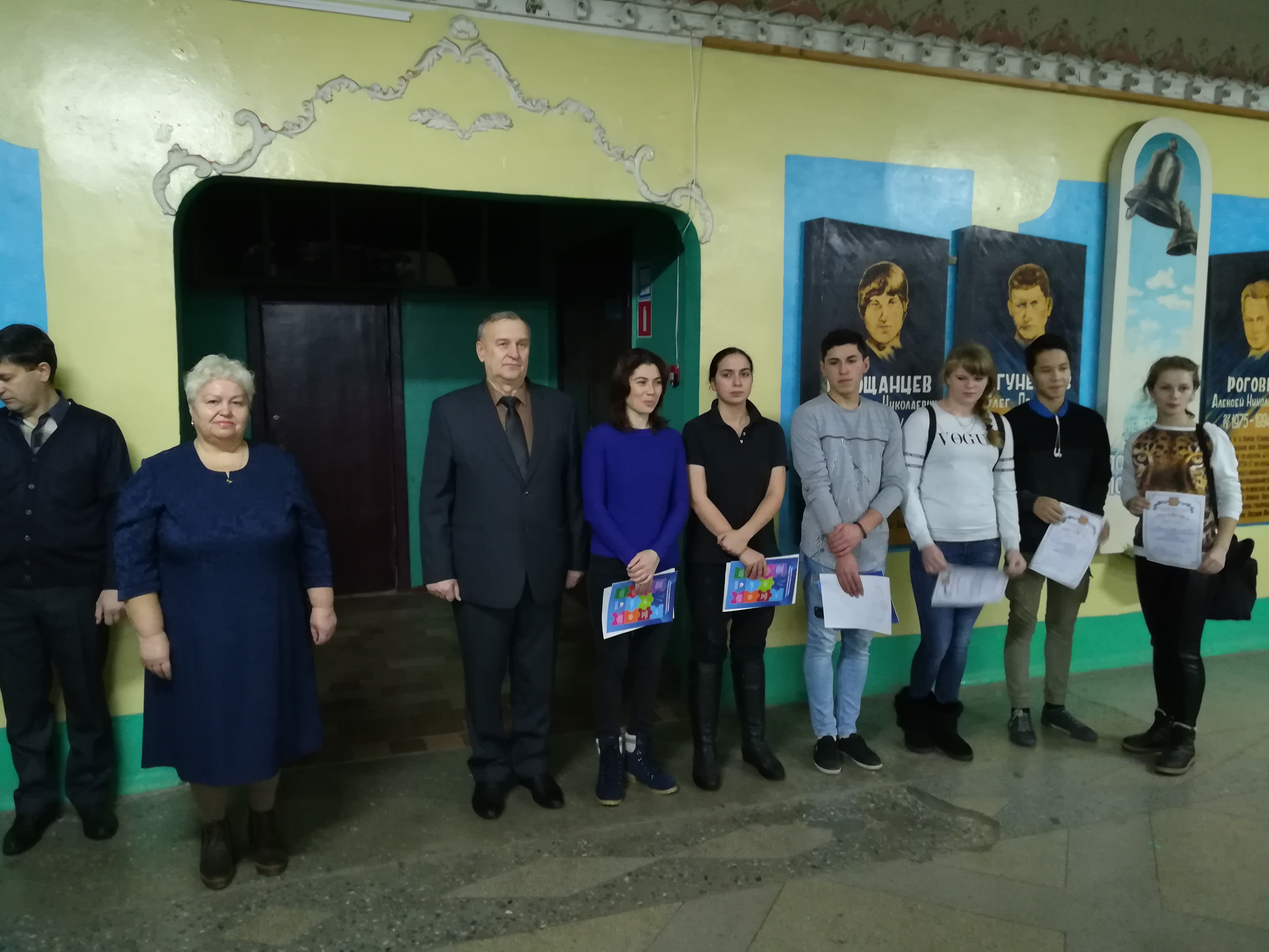 В рамках новогодней акции «Праздник к нам приходит» начальник Управления ПФР  в Сухиничском районе Беляева Татьяна Сергеевна поздравила директоров учебных заведений с наступающим праздником!