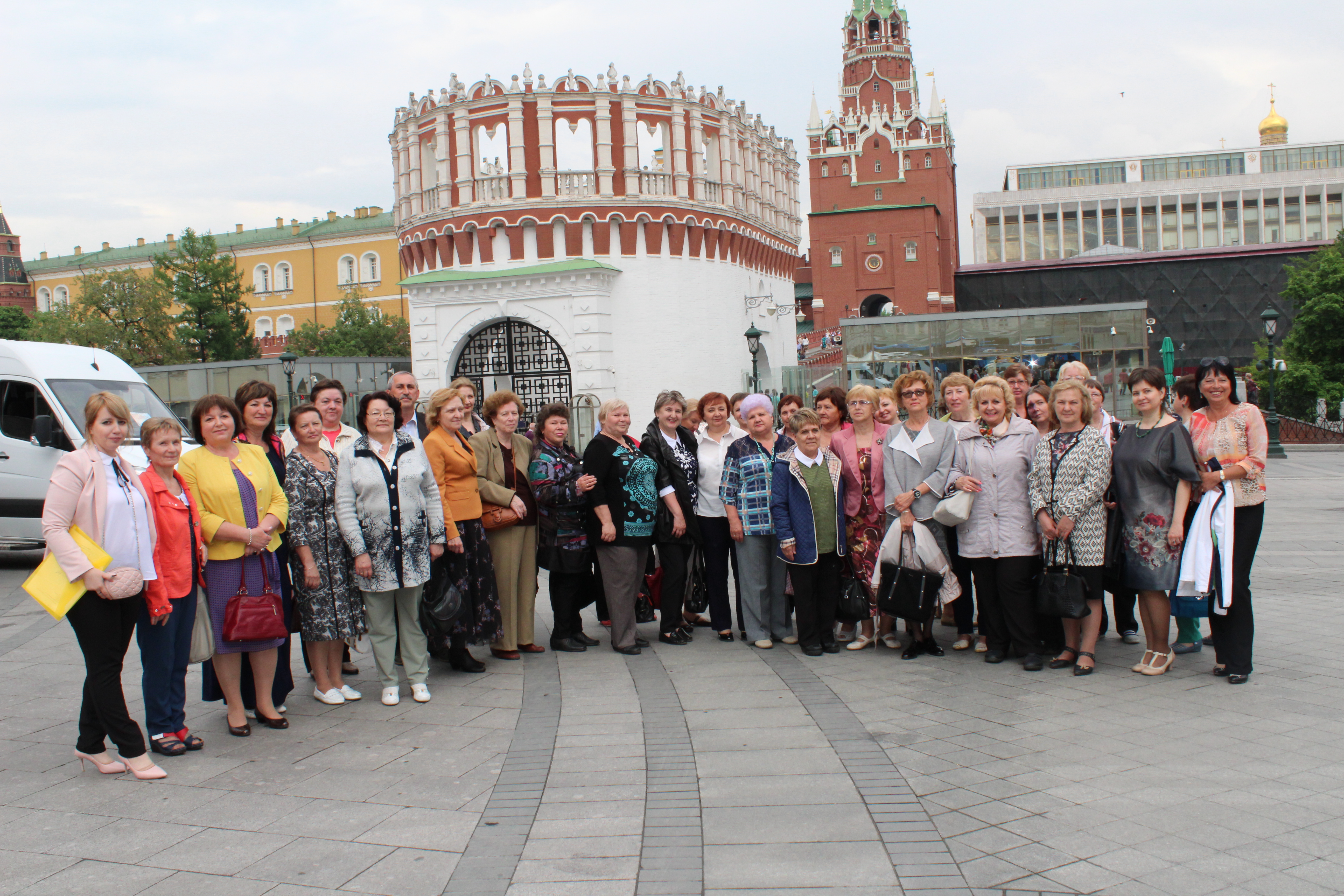 Калужские пенсионеры посетили концерт бардовской песни.