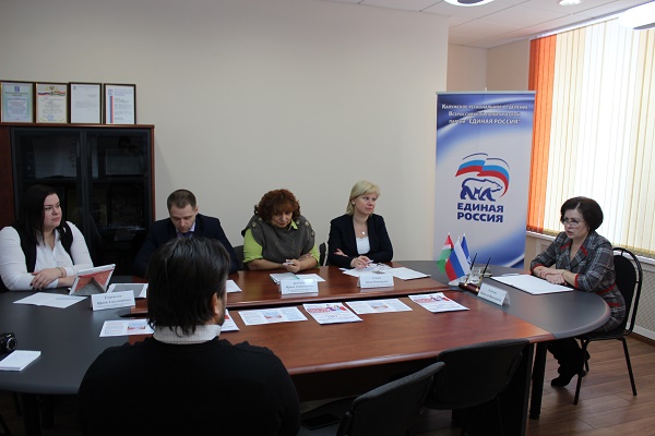 Заместитель Управляющего Отделения ПФР по Калужской области Ирина Артемова приняла участие в тематическом приеме в рамках партпроекта   «Крепкая семья».