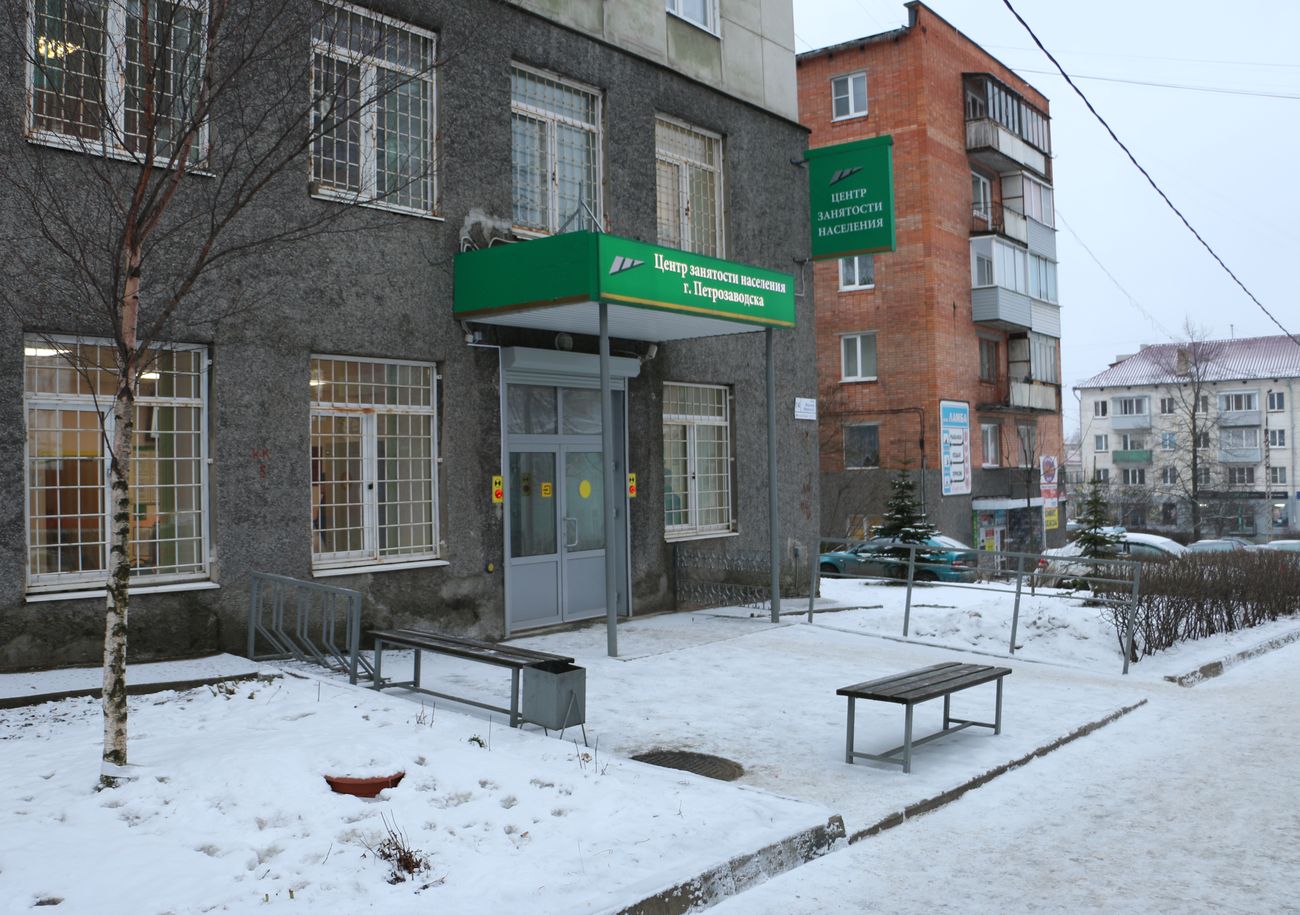 Новая группа пенсионеров начала обучение на бесплатных компьютерных курсах