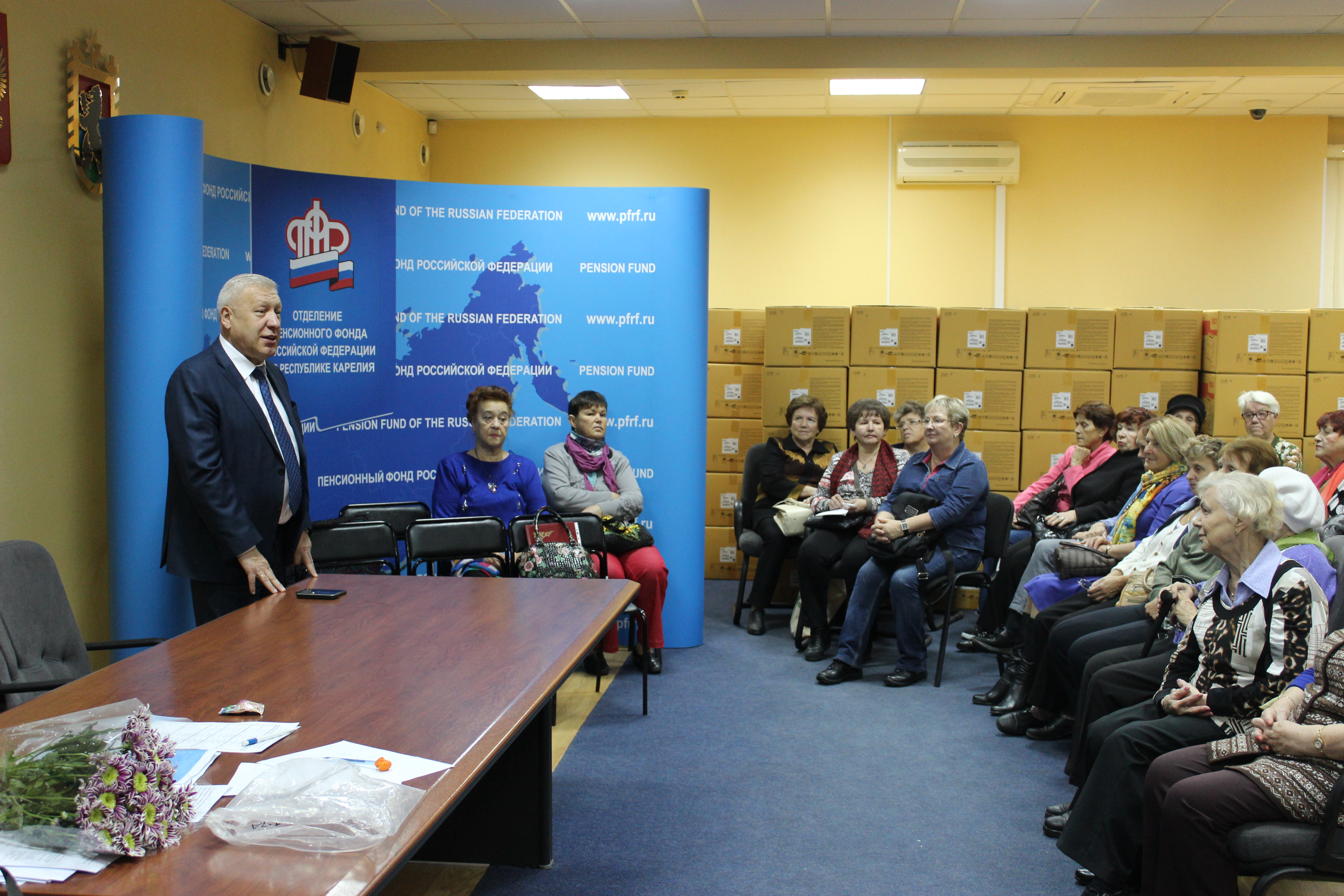 В преддверии Дня пожилого человека управляющий Пенсионным фондом Карелии провел встречу с членами союза пенсионеров