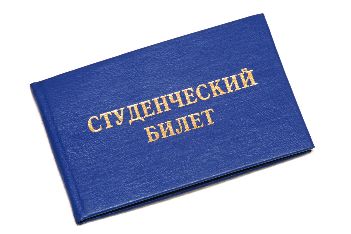 Родители-пенсионеры, дети которых обучаются по очной форме, имеют право на повышенную фиксированную выплату