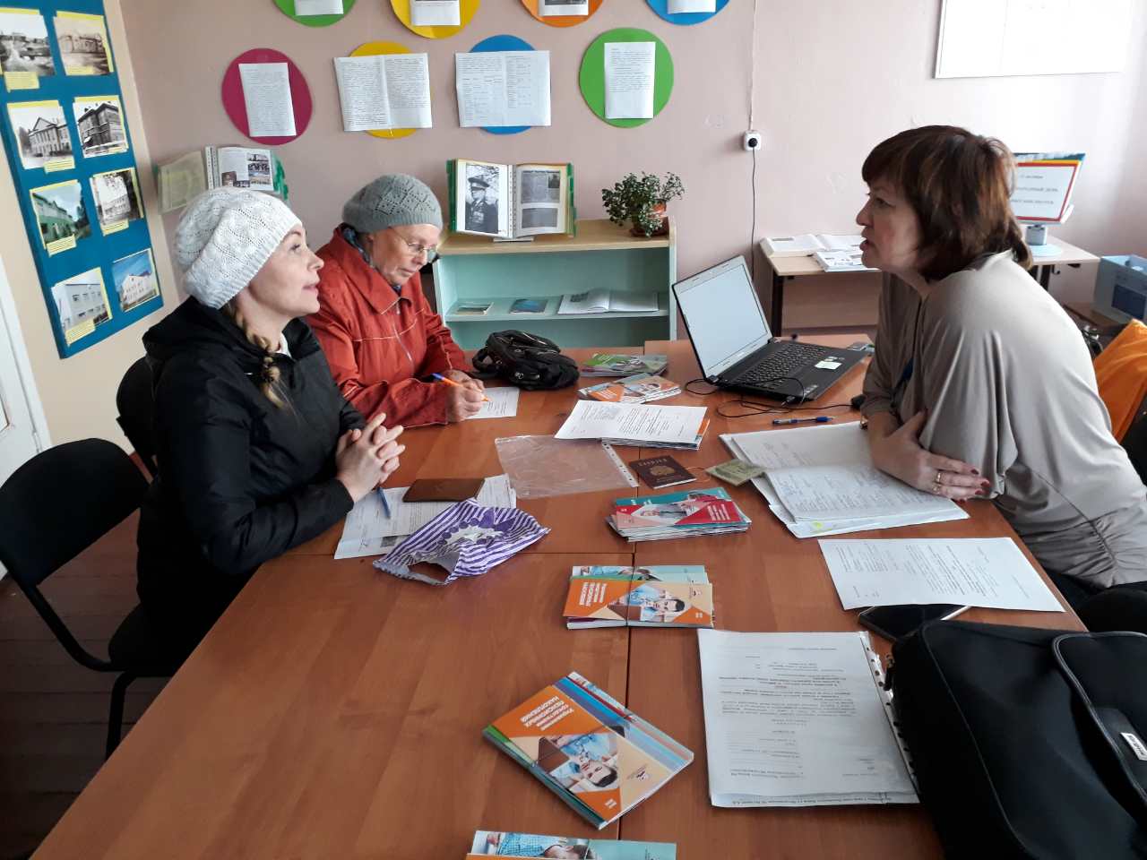 Жители Прионежского района решили пенсионные вопросы в ходе выездных приемов клиентской службы ПФР