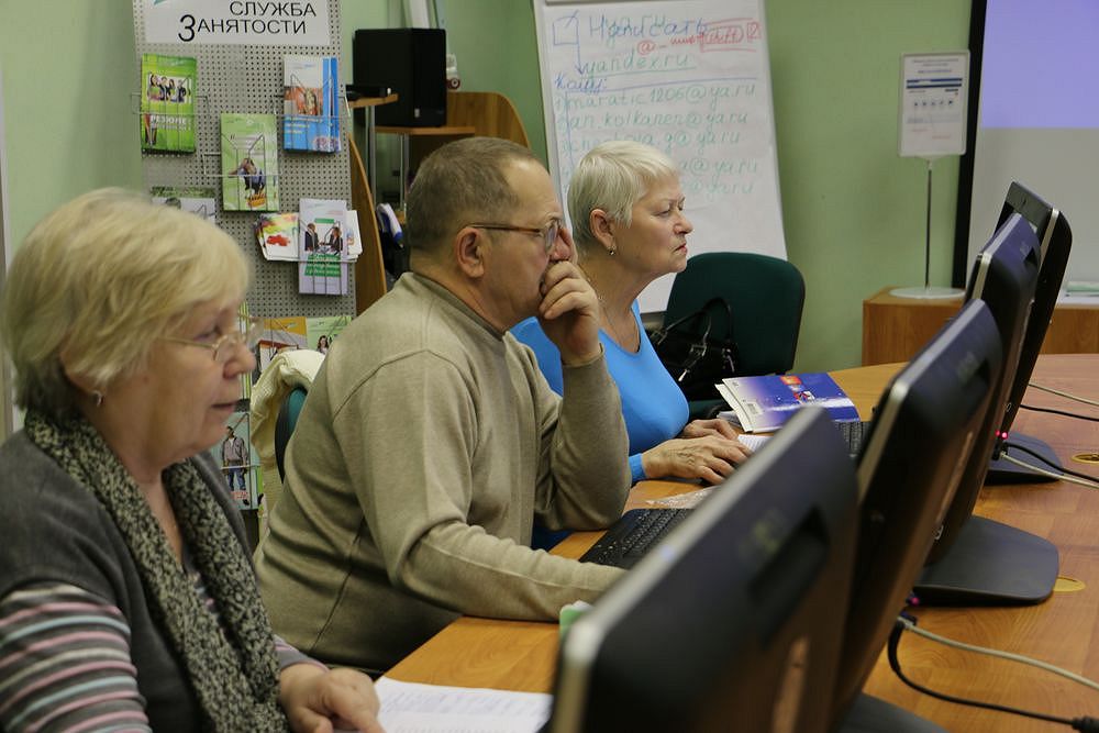 «У нас все отличники» – говорят пенсионеры-выпускники компьютерных курсов