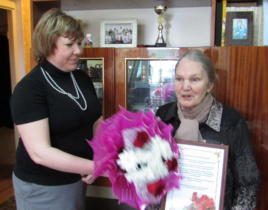 Коллектив управления ПФР в г.Кондопога поздравил юбиляра  районной организации инвалидов