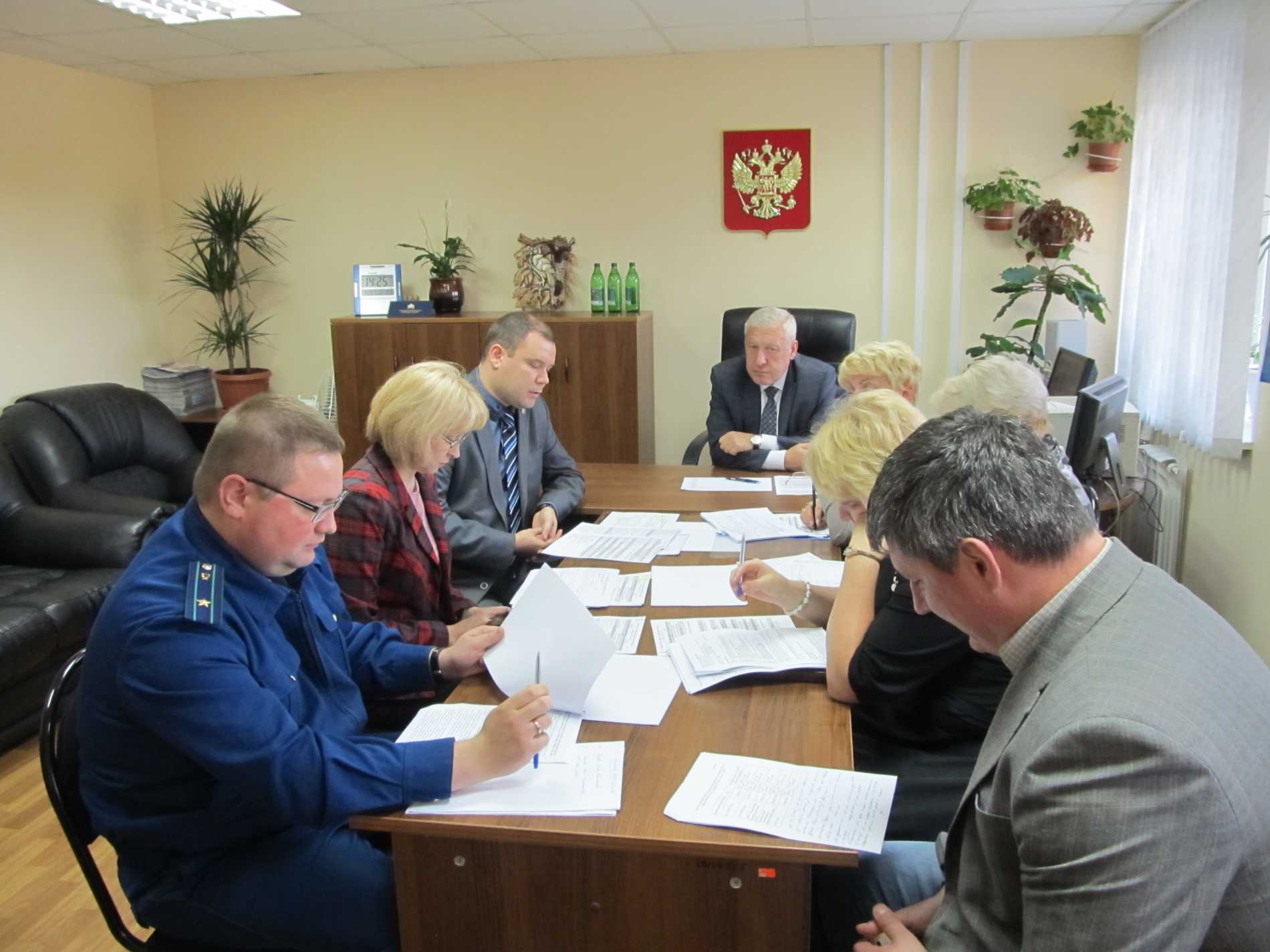 В п.Лоухи и Беломорске проанализировали ситуацию с должниками