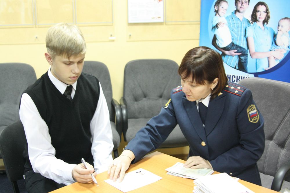 Сегодня юным петрозаводчанам вручили два самых важных документа