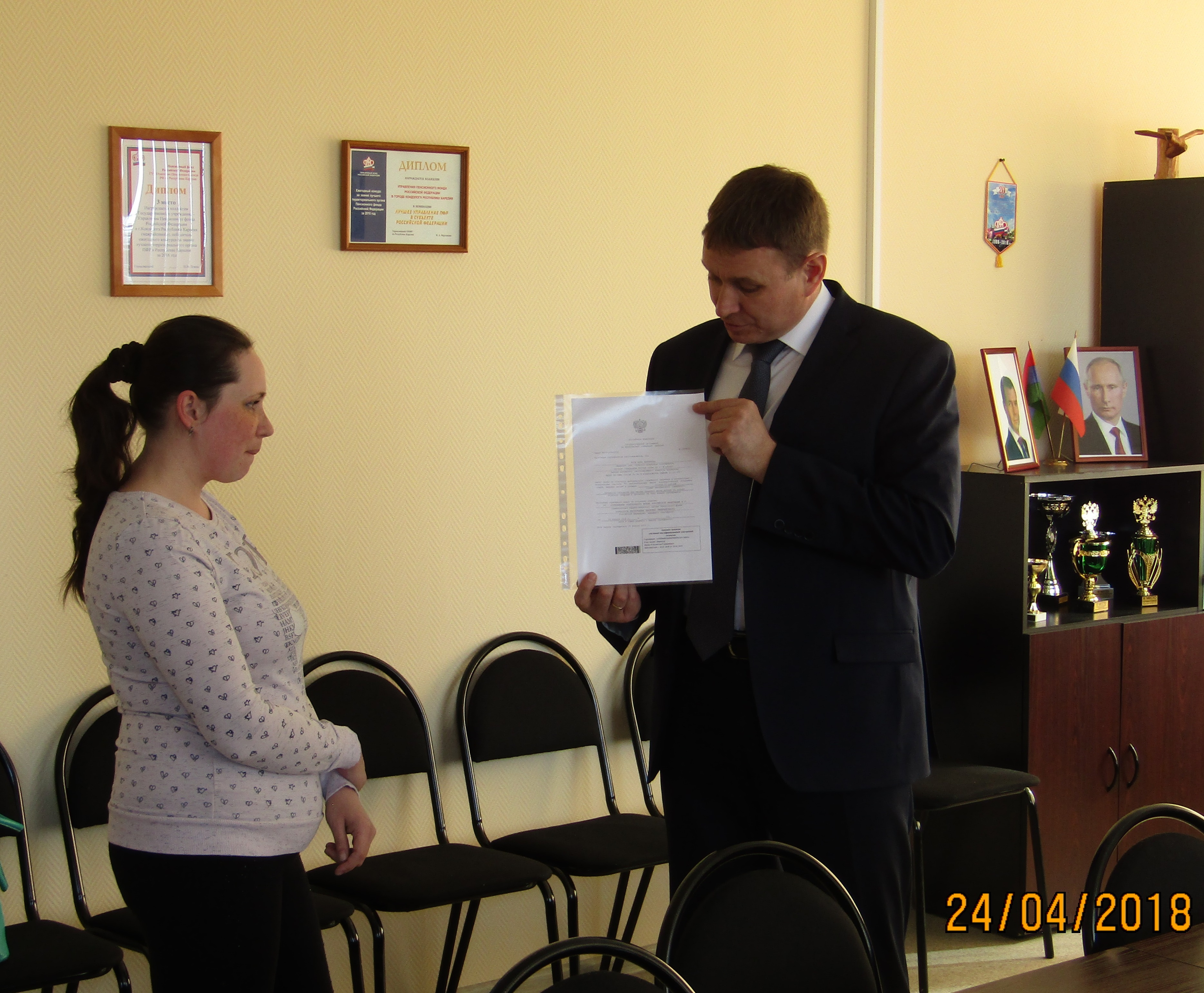 В Карелии выдан первый электронный сертификат на материнский капитал