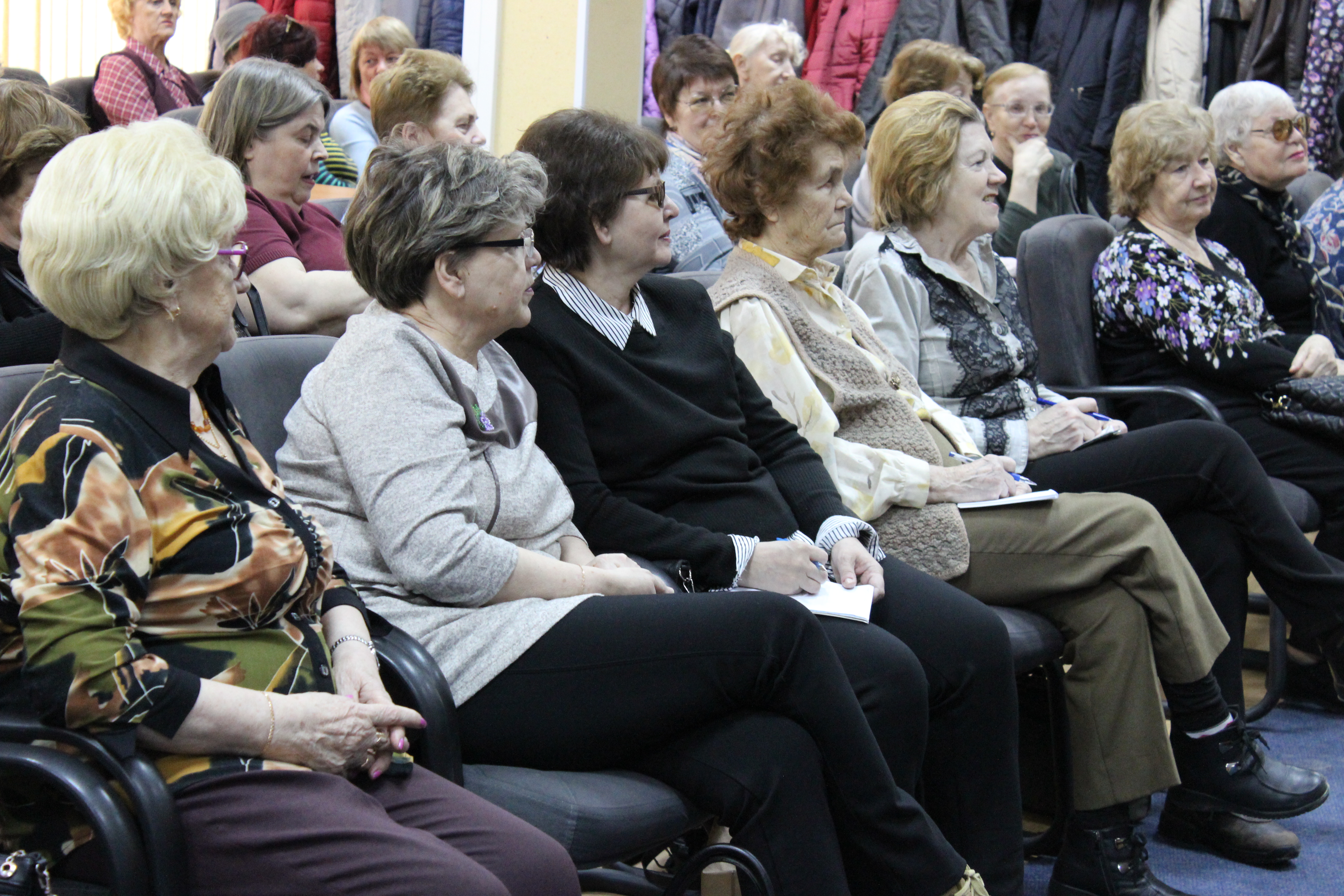 Петрозаводских  пенсионеров научили управлять своим психологическим состоянием